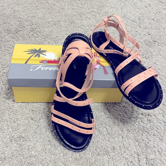 Shoes - 🔴SOLD🔴Strappy Sandals